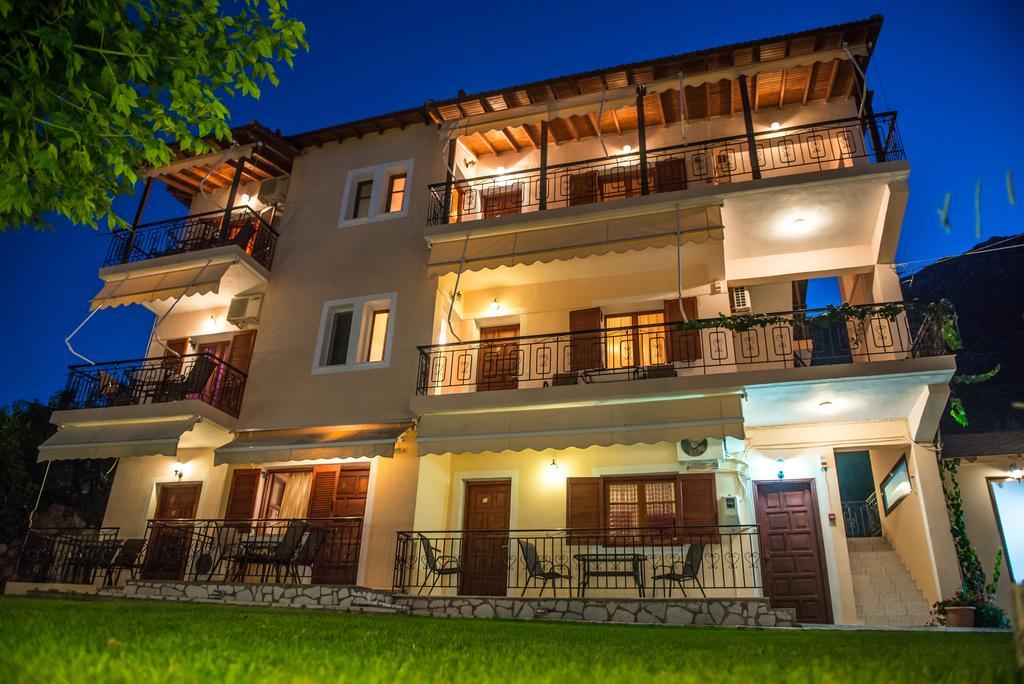 Aggeliki Apartments Никиана Екстериор снимка