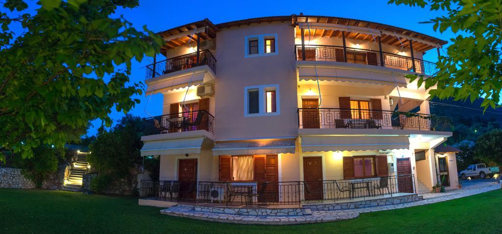 Aggeliki Apartments Никиана Екстериор снимка