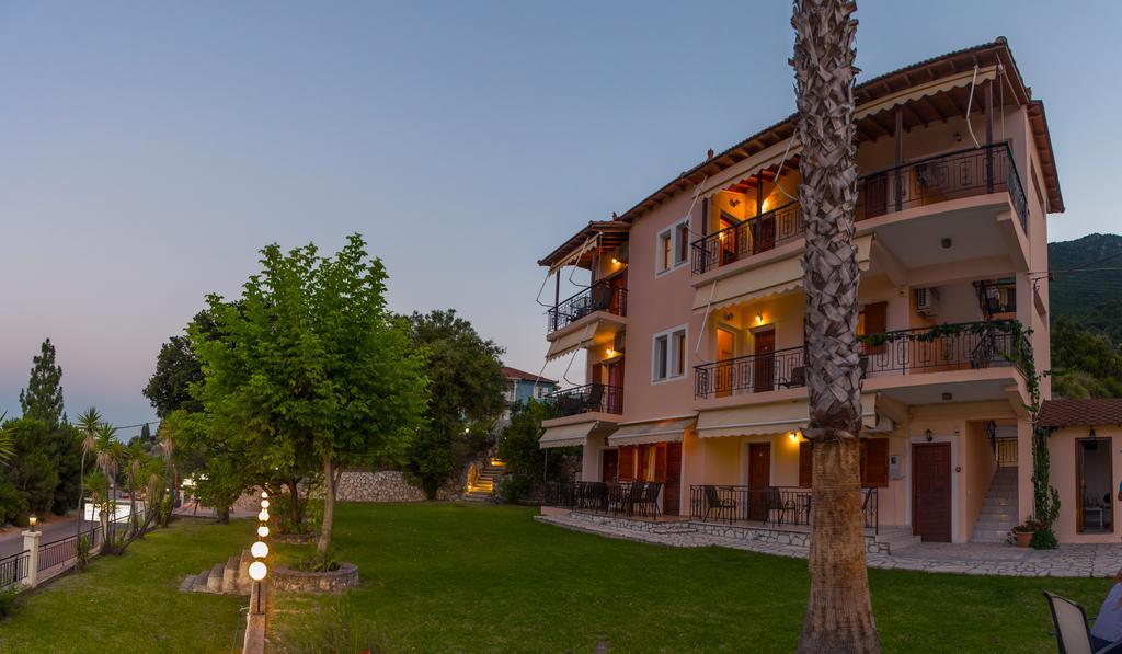 Aggeliki Apartments Никиана Екстериор снимка