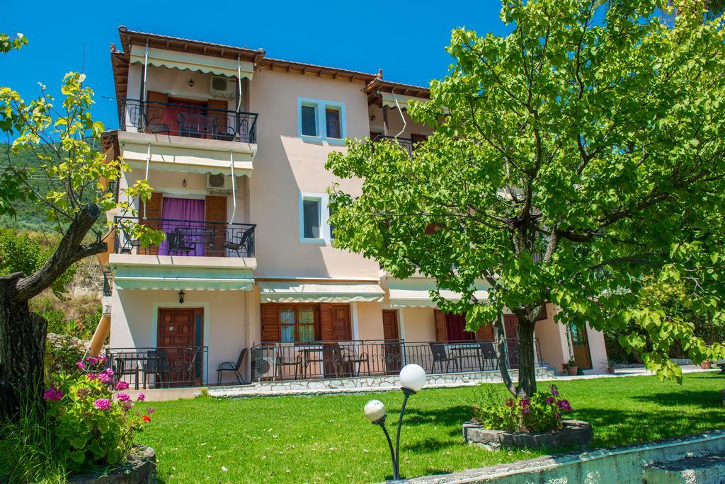 Aggeliki Apartments Никиана Екстериор снимка