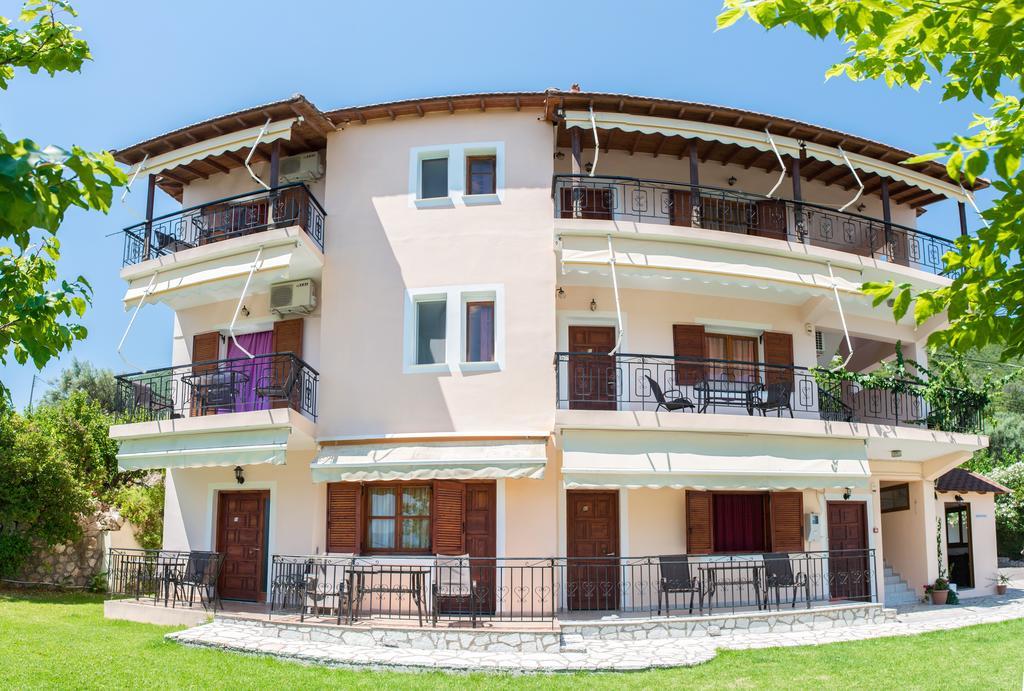 Aggeliki Apartments Никиана Екстериор снимка